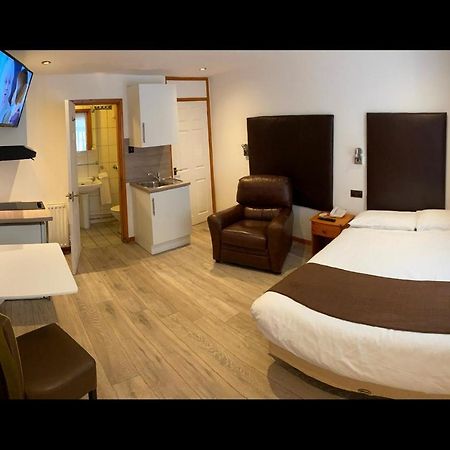 Gatwick Belmont Hotel Хорли Экстерьер фото