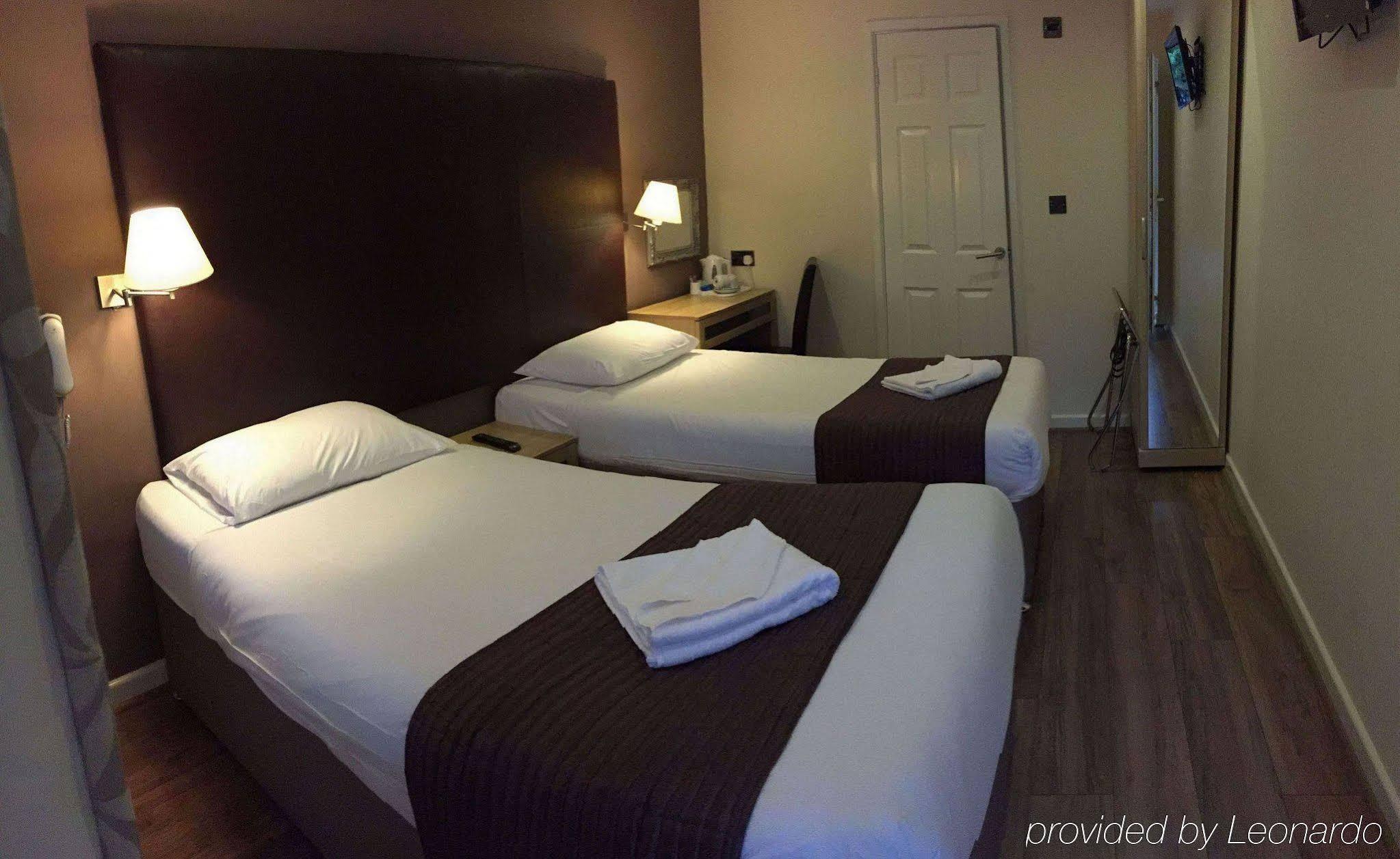 Gatwick Belmont Hotel Хорли Экстерьер фото