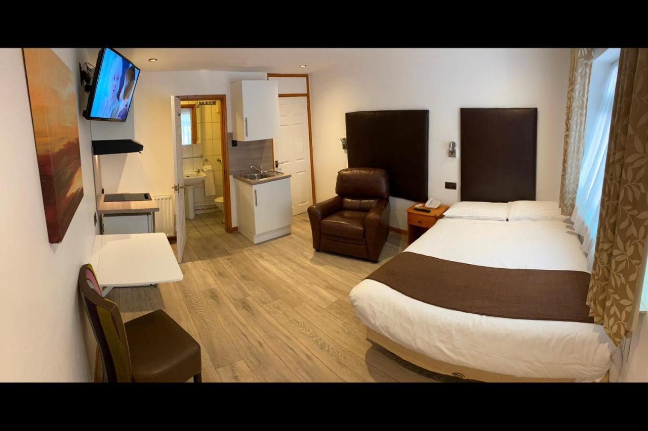 Gatwick Belmont Hotel Хорли Экстерьер фото
