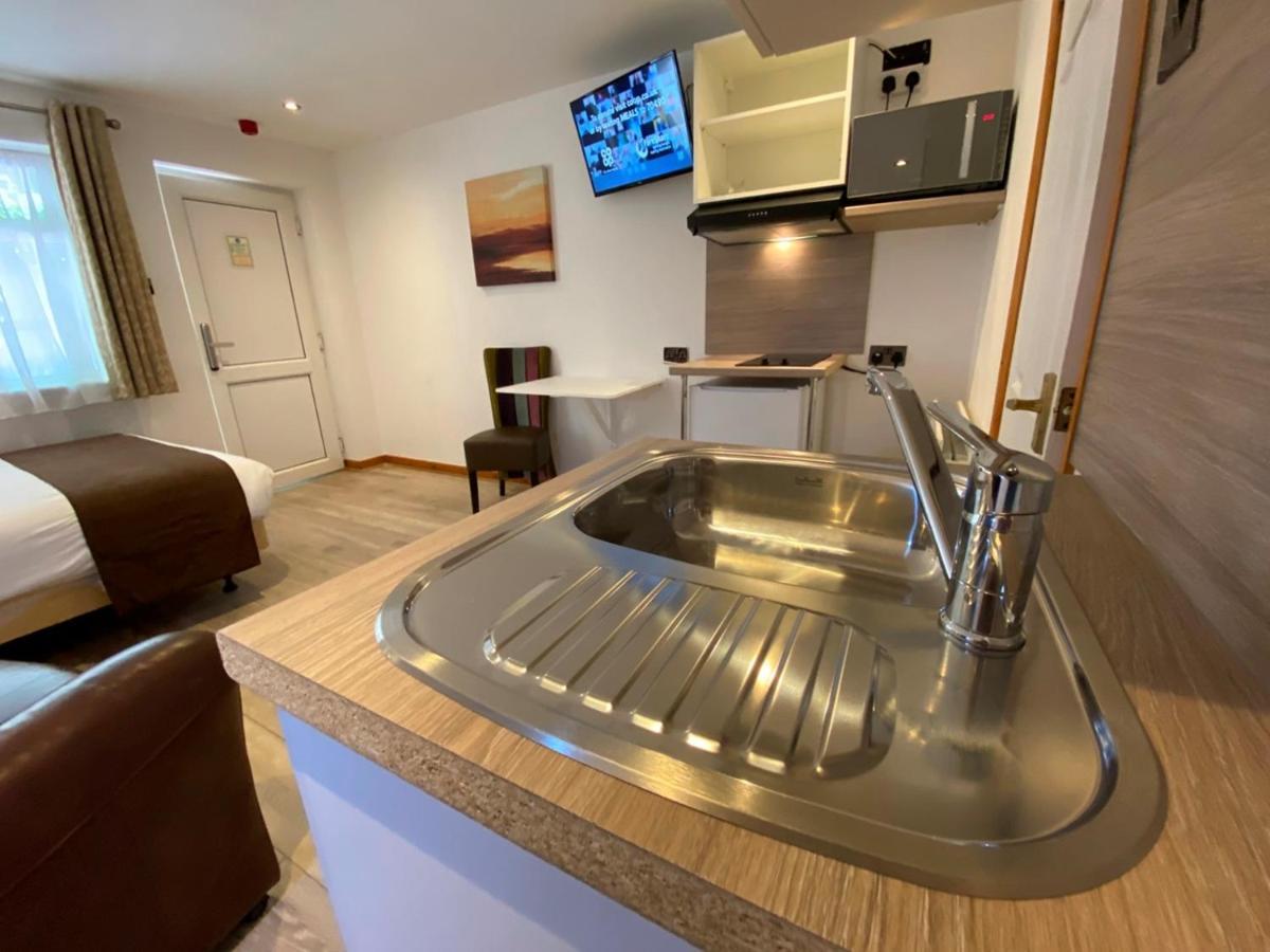 Gatwick Belmont Hotel Хорли Экстерьер фото