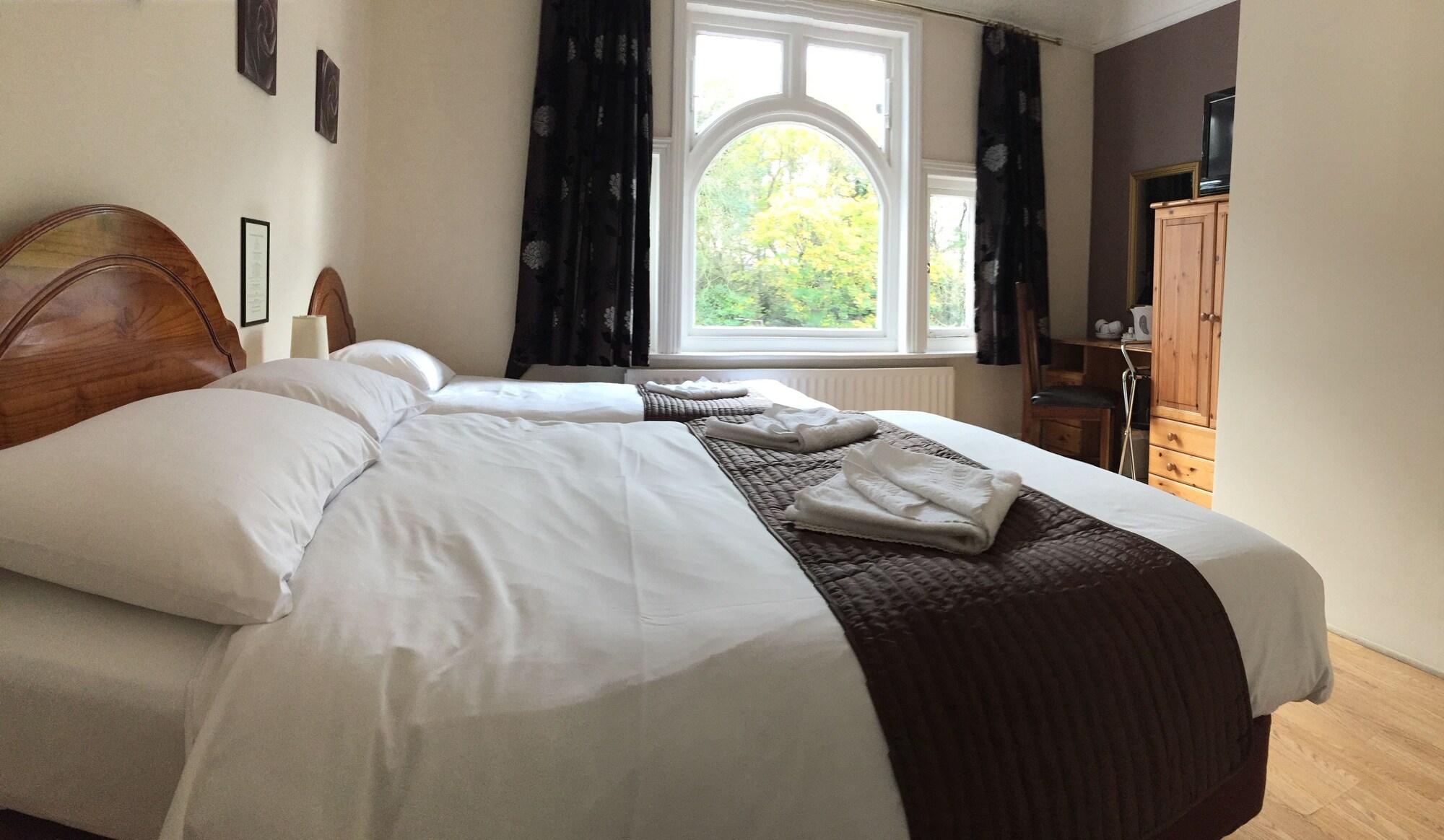Gatwick Belmont Hotel Хорли Экстерьер фото