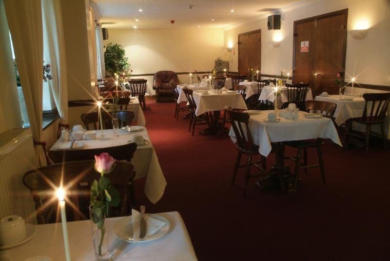Gatwick Belmont Hotel Хорли Экстерьер фото
