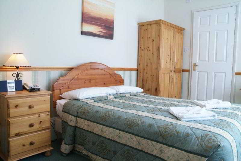Gatwick Belmont Hotel Хорли Экстерьер фото