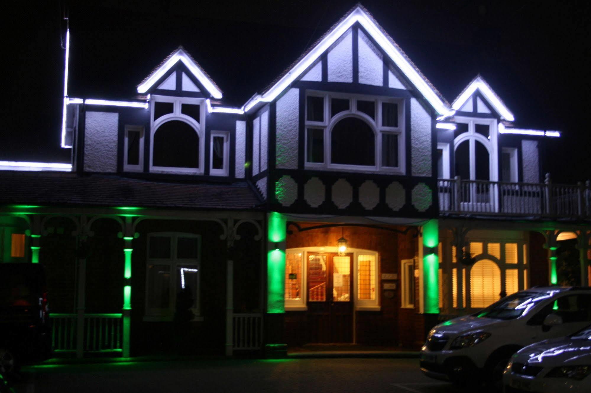 Gatwick Belmont Hotel Хорли Экстерьер фото