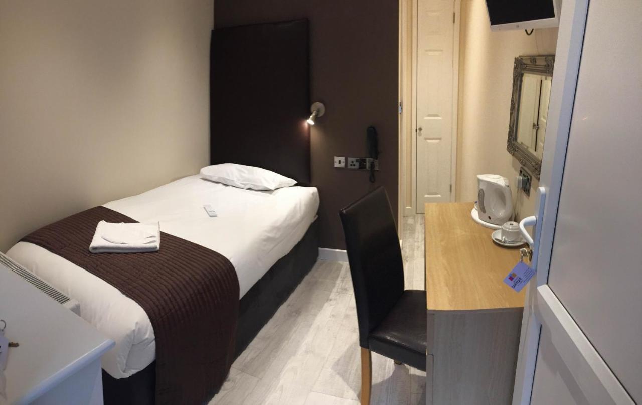 Gatwick Belmont Hotel Хорли Экстерьер фото
