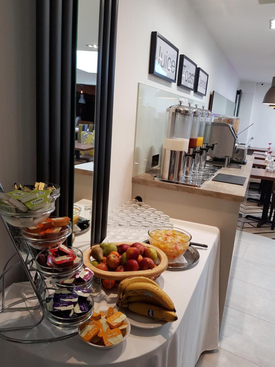 Gatwick Belmont Hotel Хорли Экстерьер фото