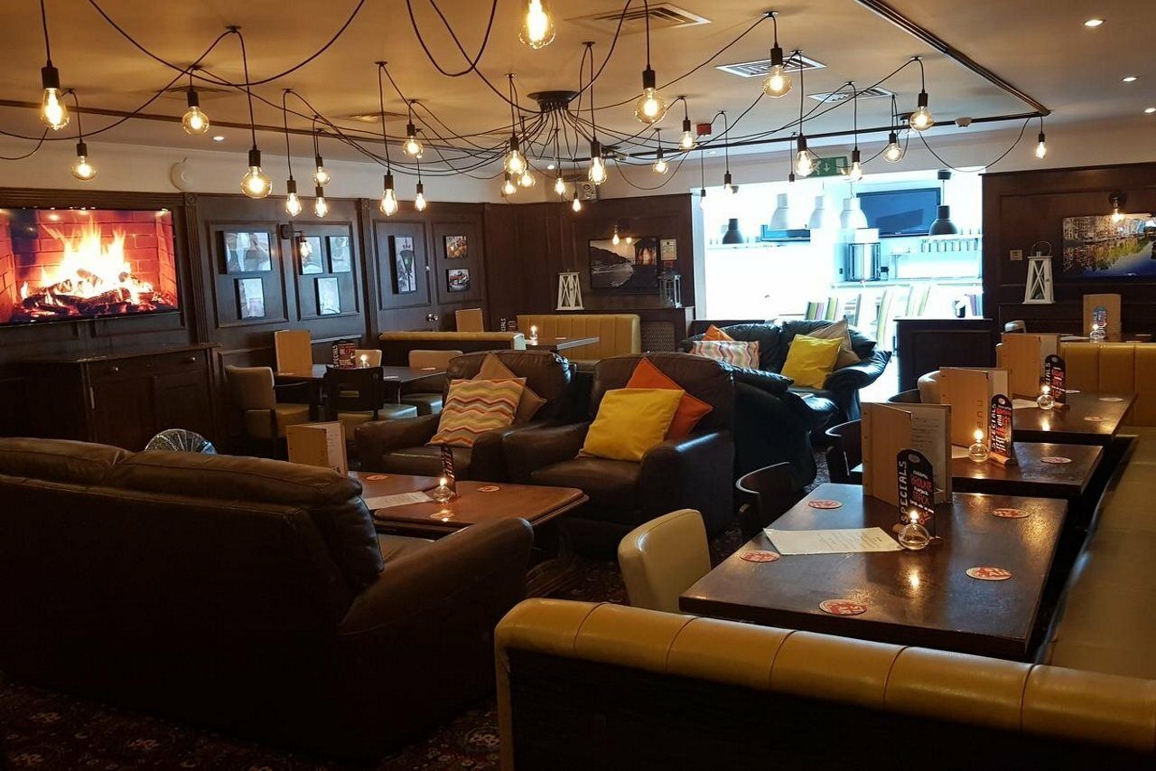 Gatwick Belmont Hotel Хорли Экстерьер фото